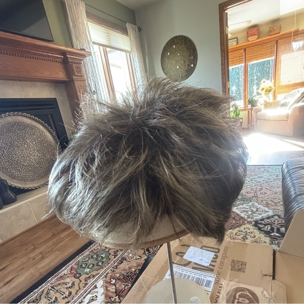 Rachel Welch Pixie short wig color R19 - 492. Brown with blonde highlights